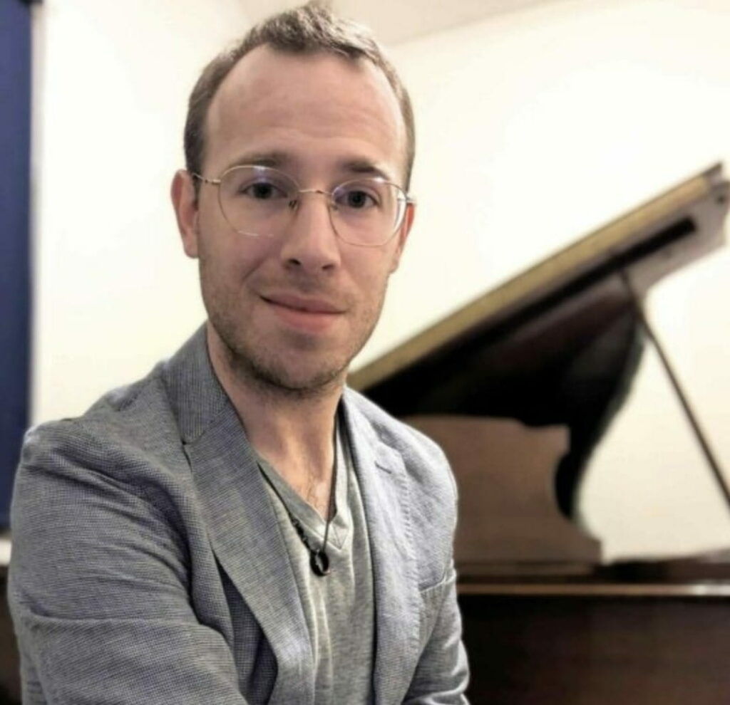 Thomas Crouch - Live Online Piano Lessons - Lesson With You Piano